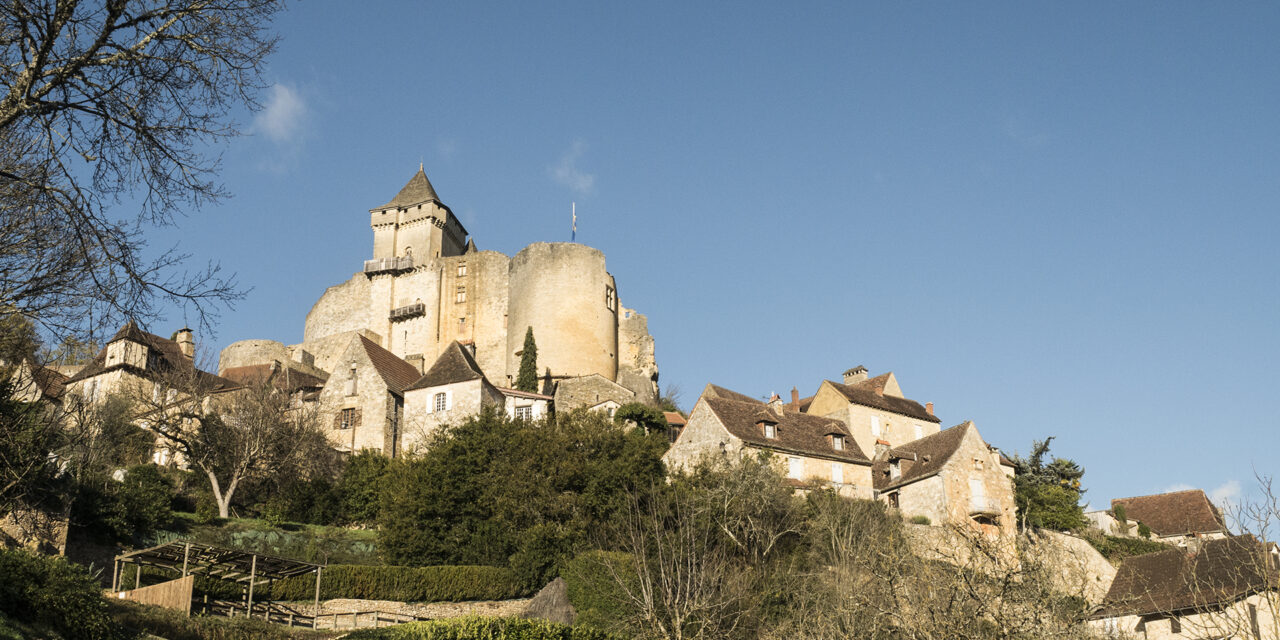 De l&rsquo;église Saint-Michel-Archange au château de Castelnaud : une promenade au cœur d&rsquo;un village médiéval