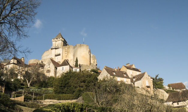 De l&rsquo;église Saint-Michel-Archange au château de Castelnaud : une promenade au cœur d&rsquo;un village médiéval