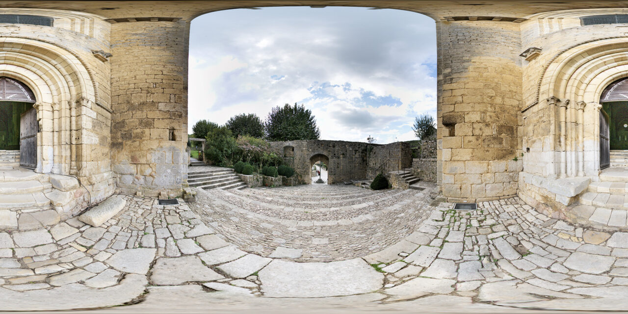 Visite de l’église abbatiale fortifiée de Saint-Amand-de-Coly