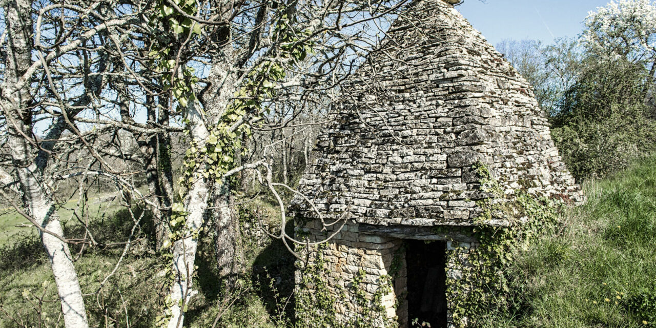 Exposition sur les cabanes à pierre sèche