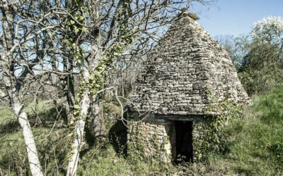 Exposition sur les cabanes à pierre sèche