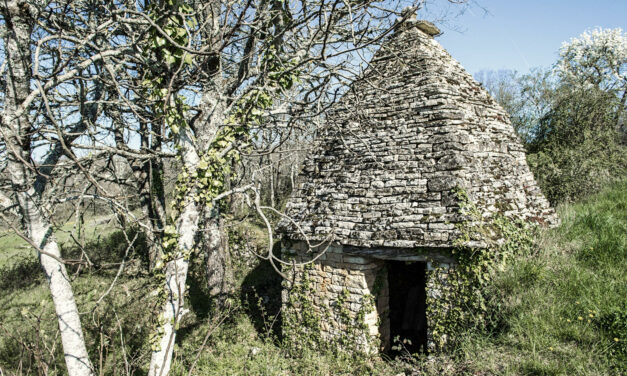 Exposition sur les cabanes à pierre sèche